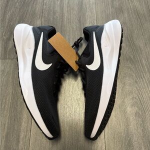 Nike Revolution 7 Road Running Shoes Black White FB2207-001 New Mens